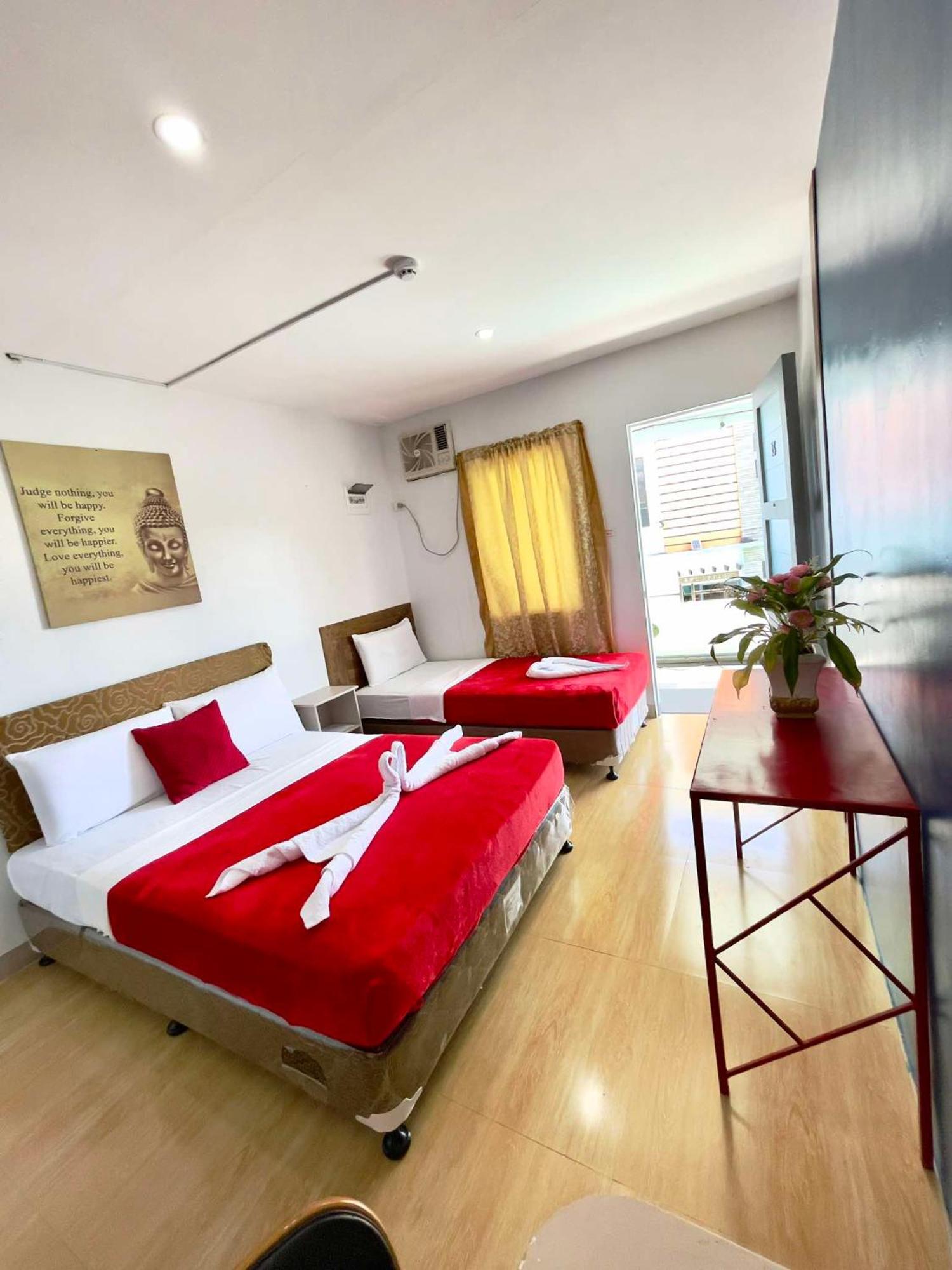 Hotel Little Rock Cebu à Île de Mactan Extérieur photo